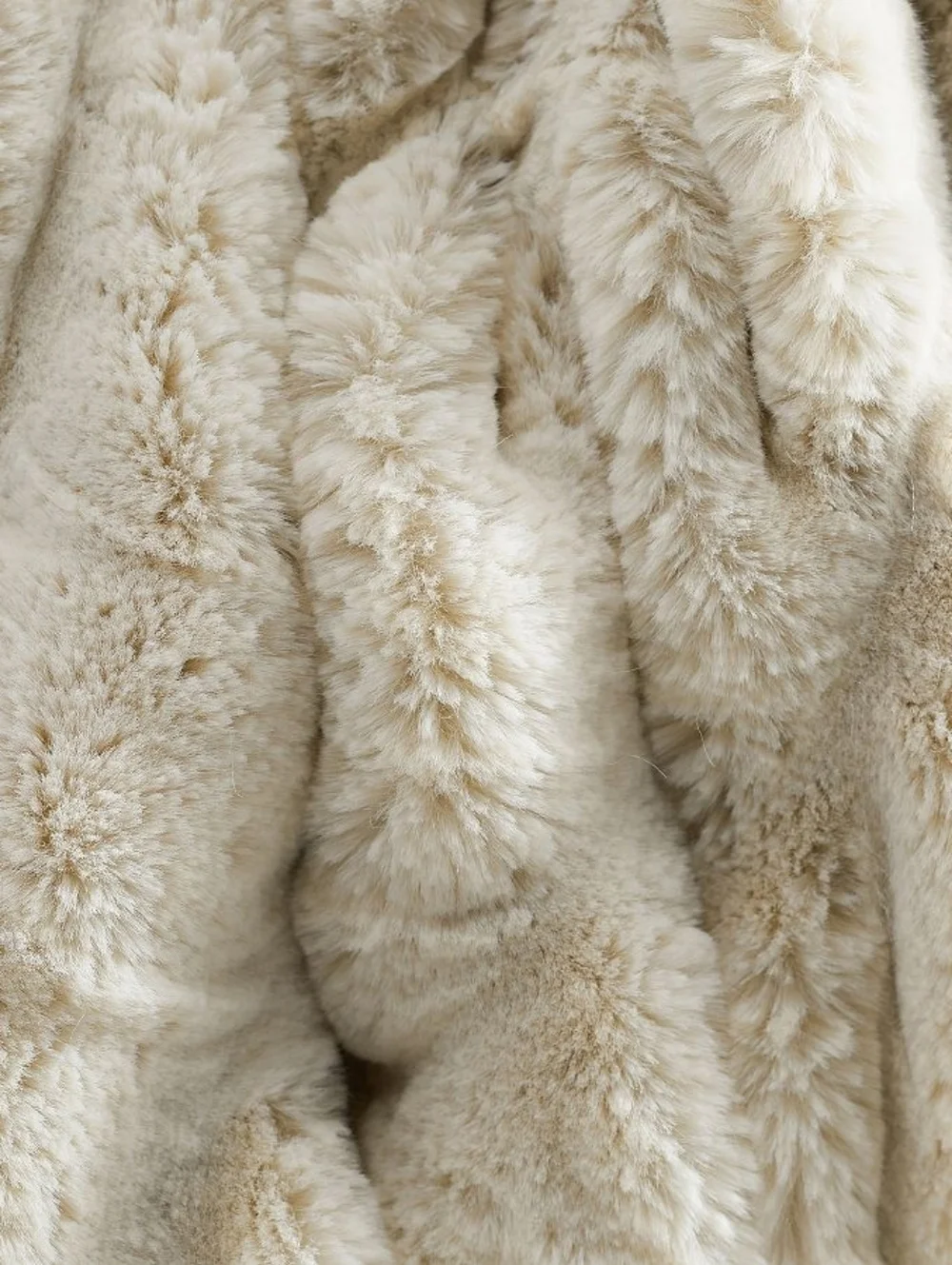 NWT Pottery Barn Cozy Faux Fur Ruched Throw + Two  18' Sq Ruched Pillow Covers